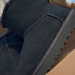 W Mini Bailey Metal Graphic UGG